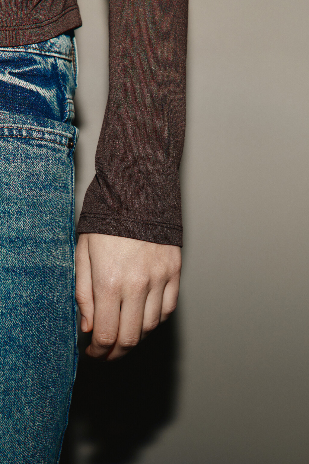 Лонгслив двухслойный с драпировкой - цвет коричневый - 6