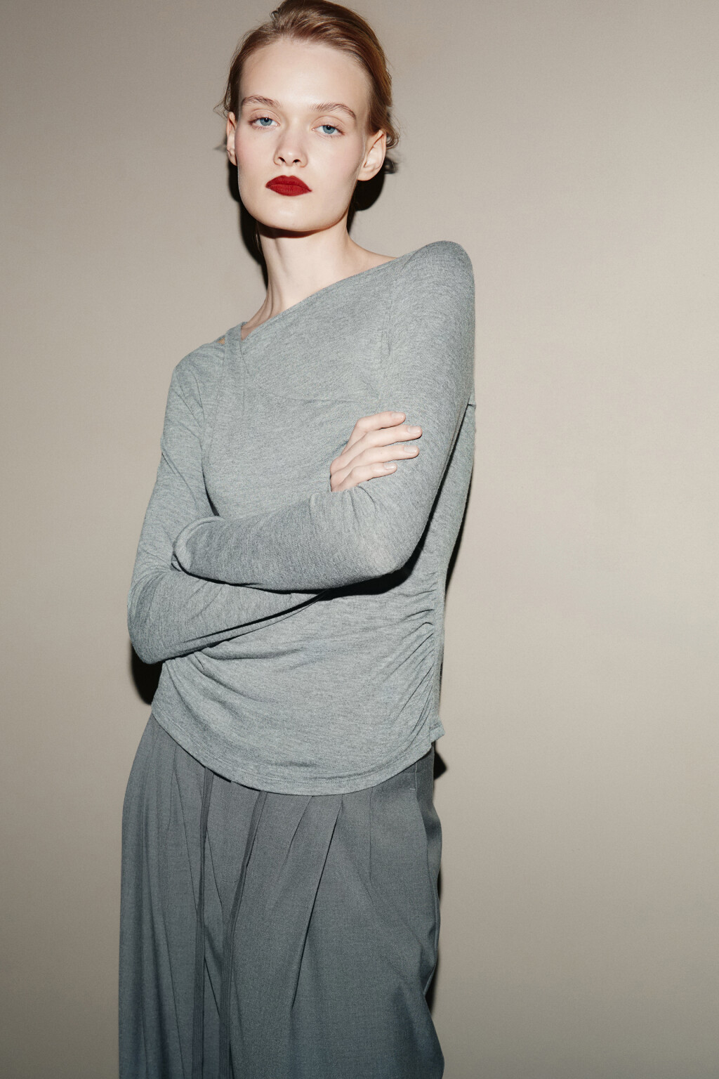 Лонгслив двухслойный с драпировкой - цвет серый - 1