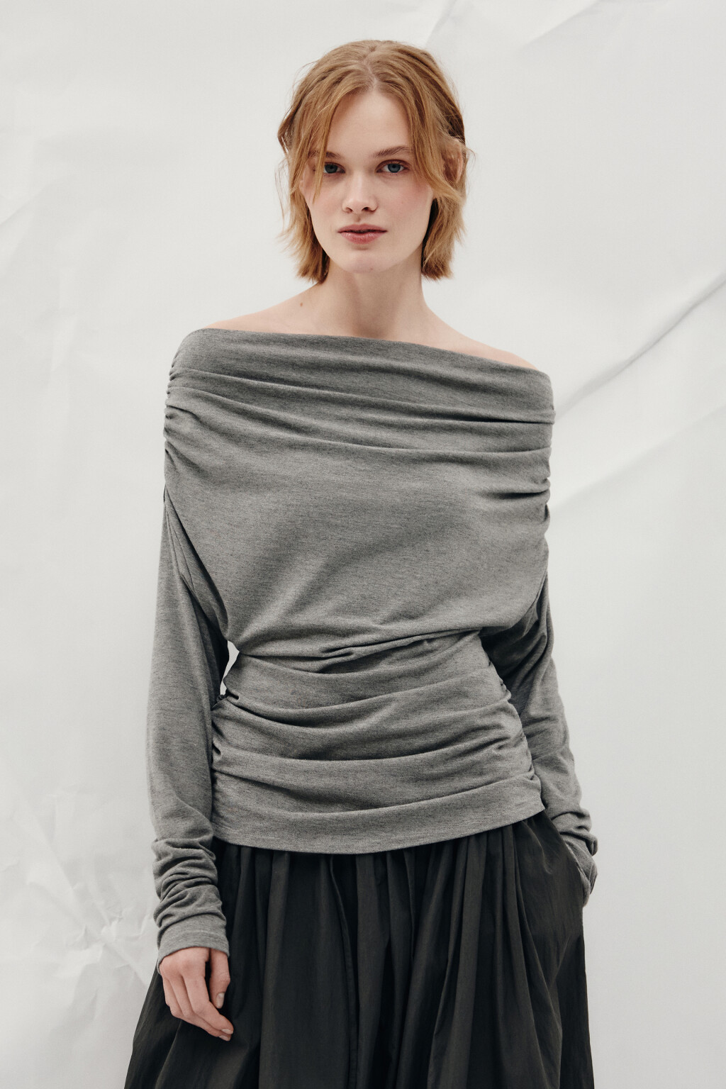 Блузка off-shoulders с драпировками - цвет серый - 3