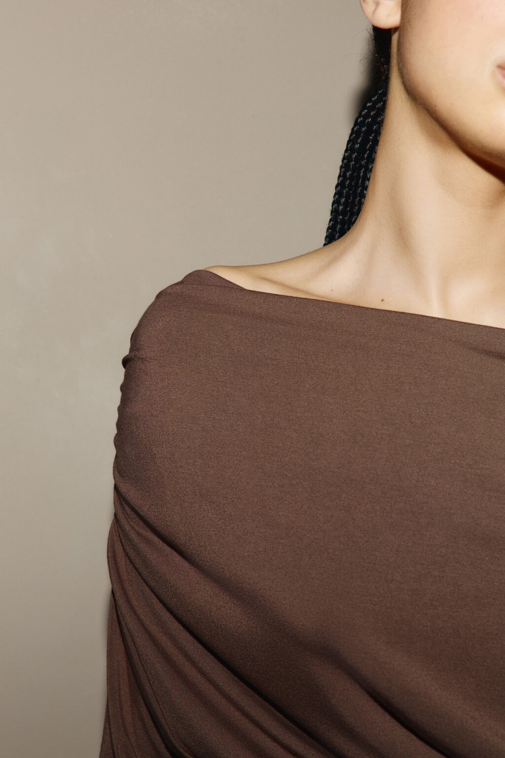 Блузка off-shoulders с драпировками - цвет коричневый - 5