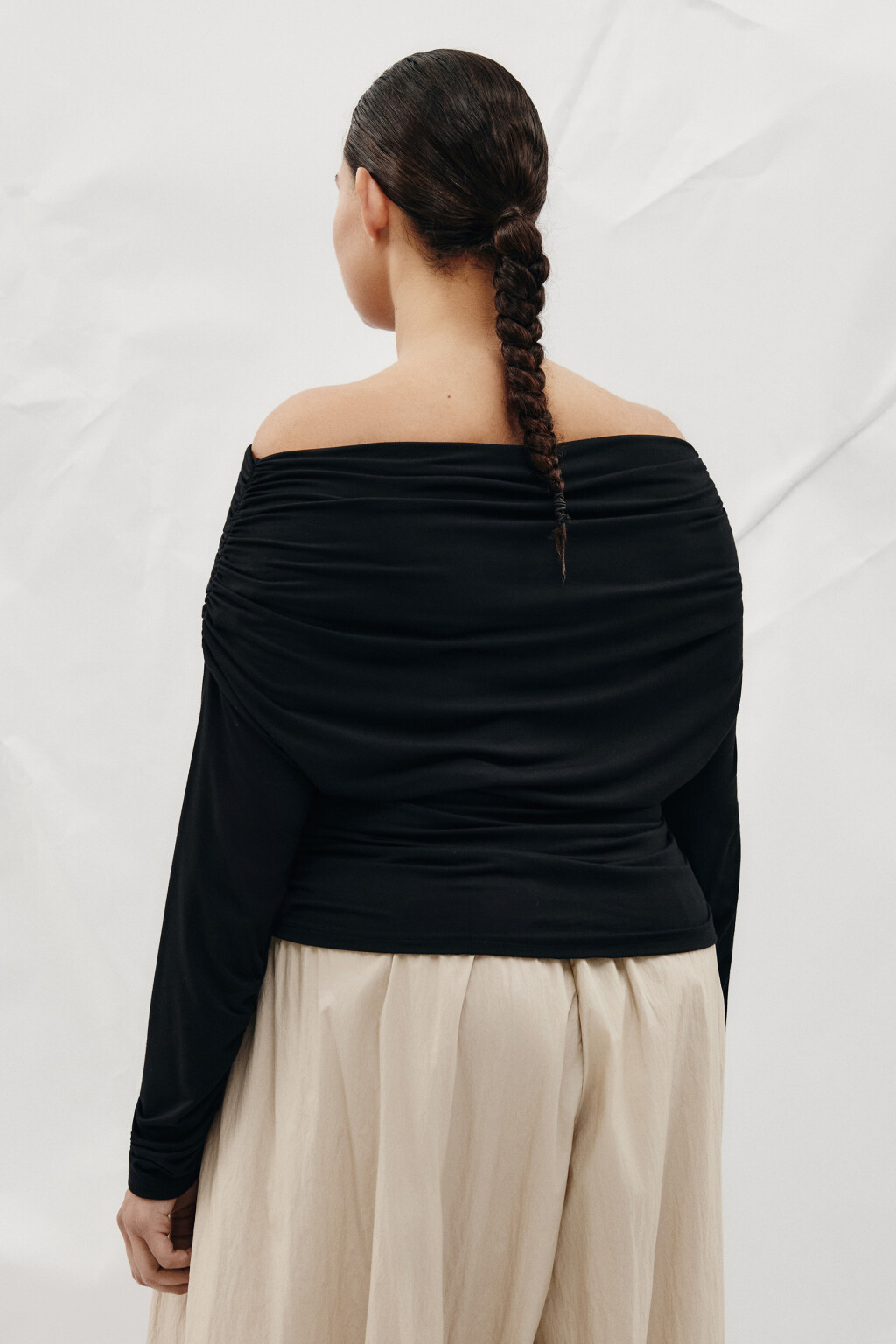 Блузка off-shoulders с драпировками - цвет черный - 3