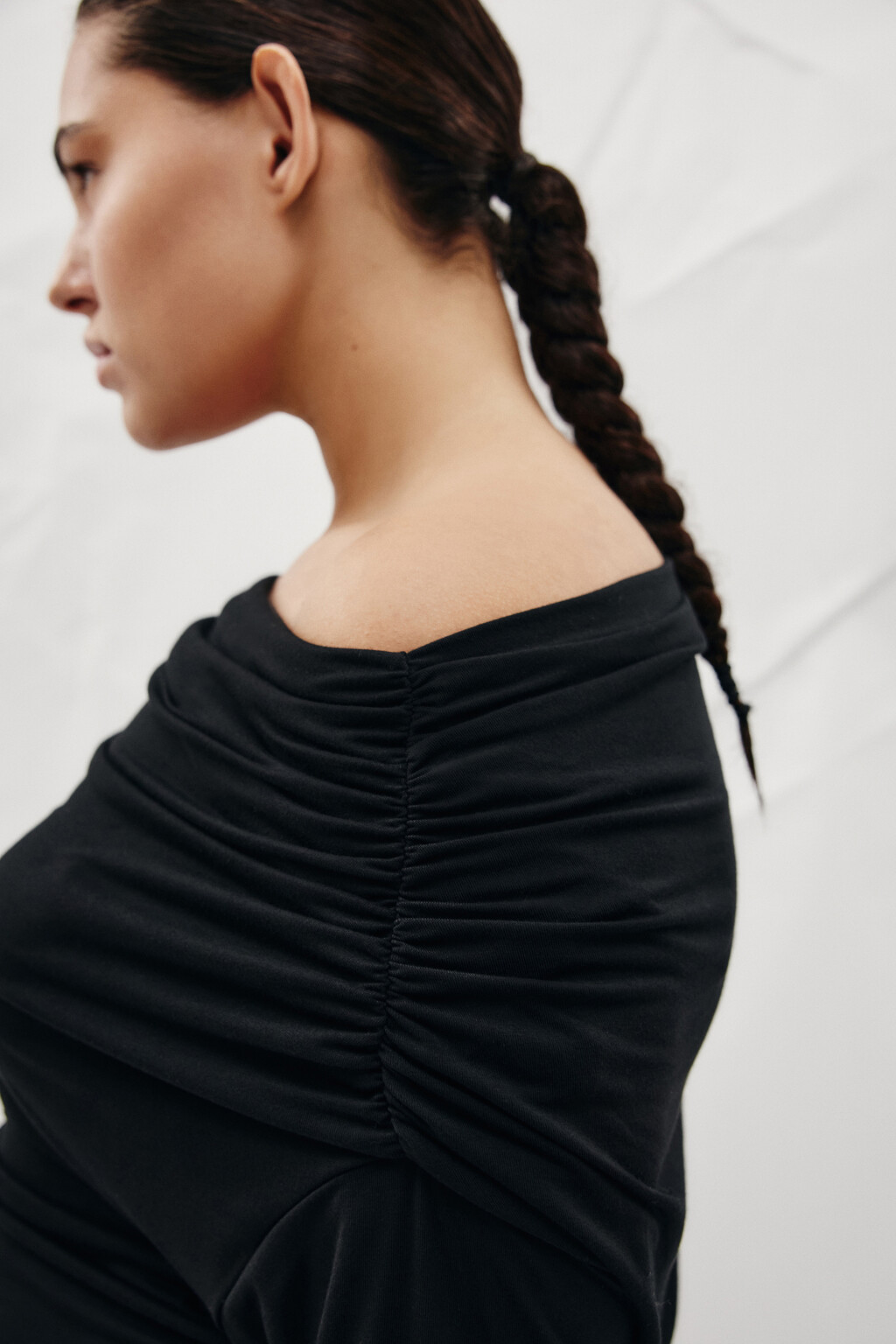 Блузка off-shoulders с драпировками - цвет черный - 5