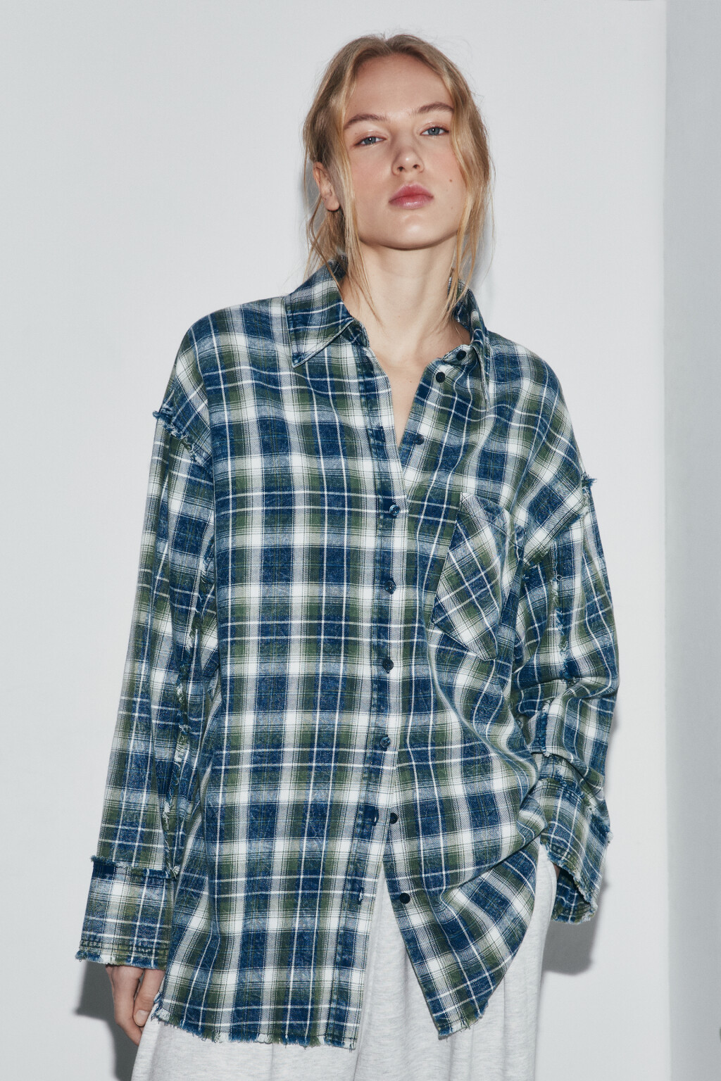 Рубашка рваная с вареным эффектом - цвет зеленый - 2