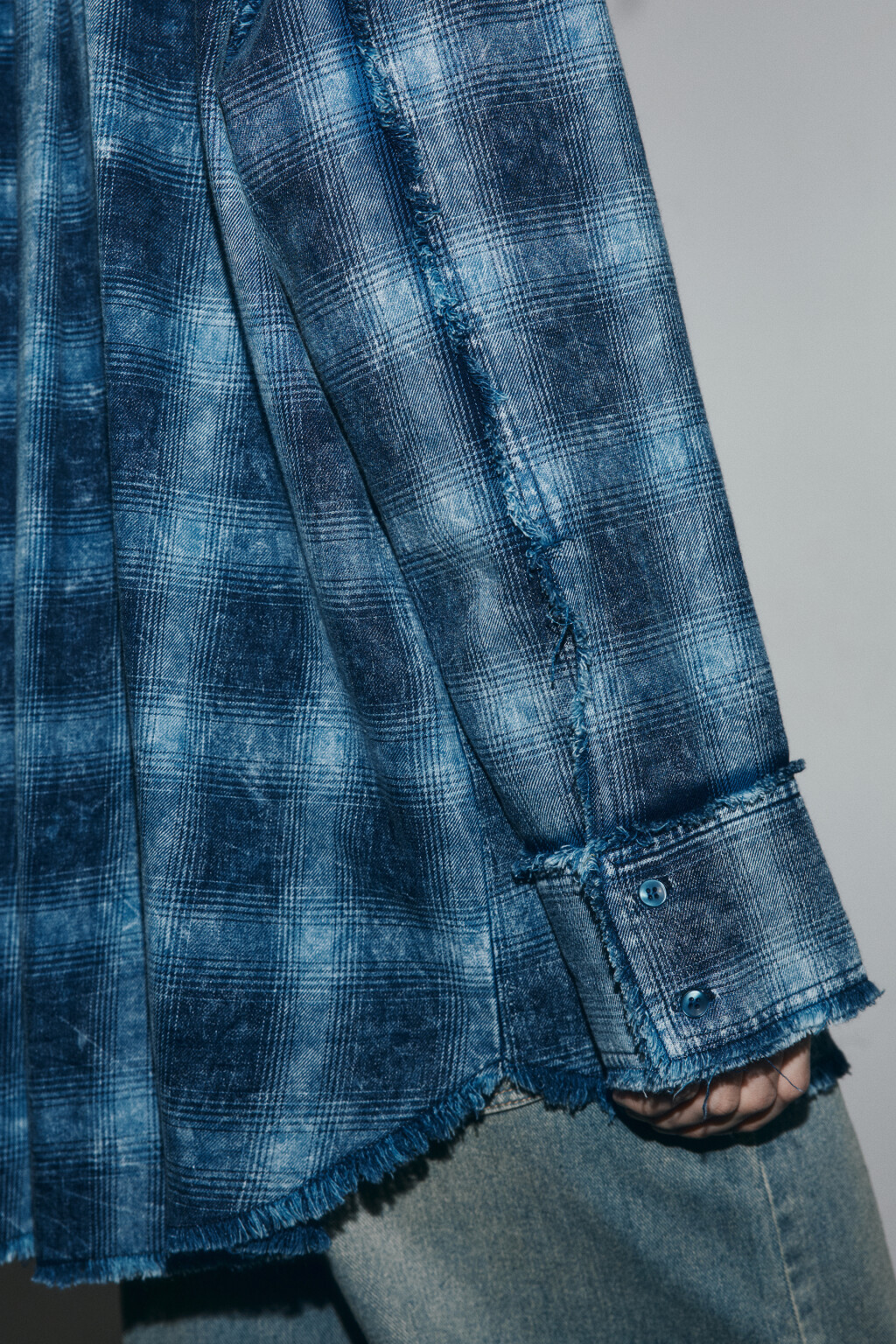 Рубашка рваная с вареным эффектом - цвет синий - 5