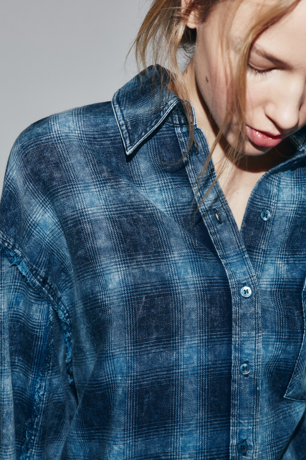 Рубашка рваная с вареным эффектом - цвет синий - 6