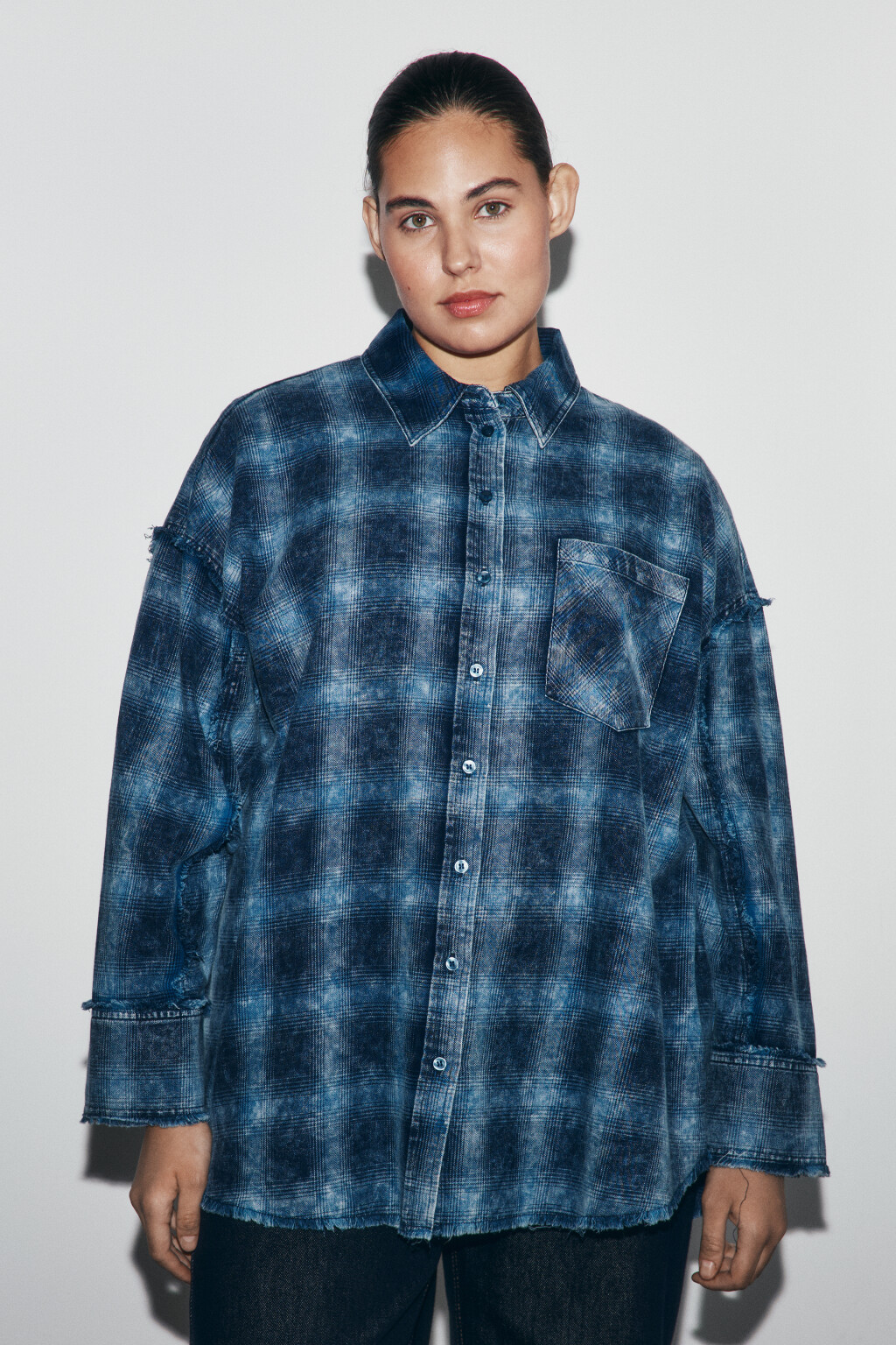 Рубашка рваная в вареным эффектом - цвет синий - 2