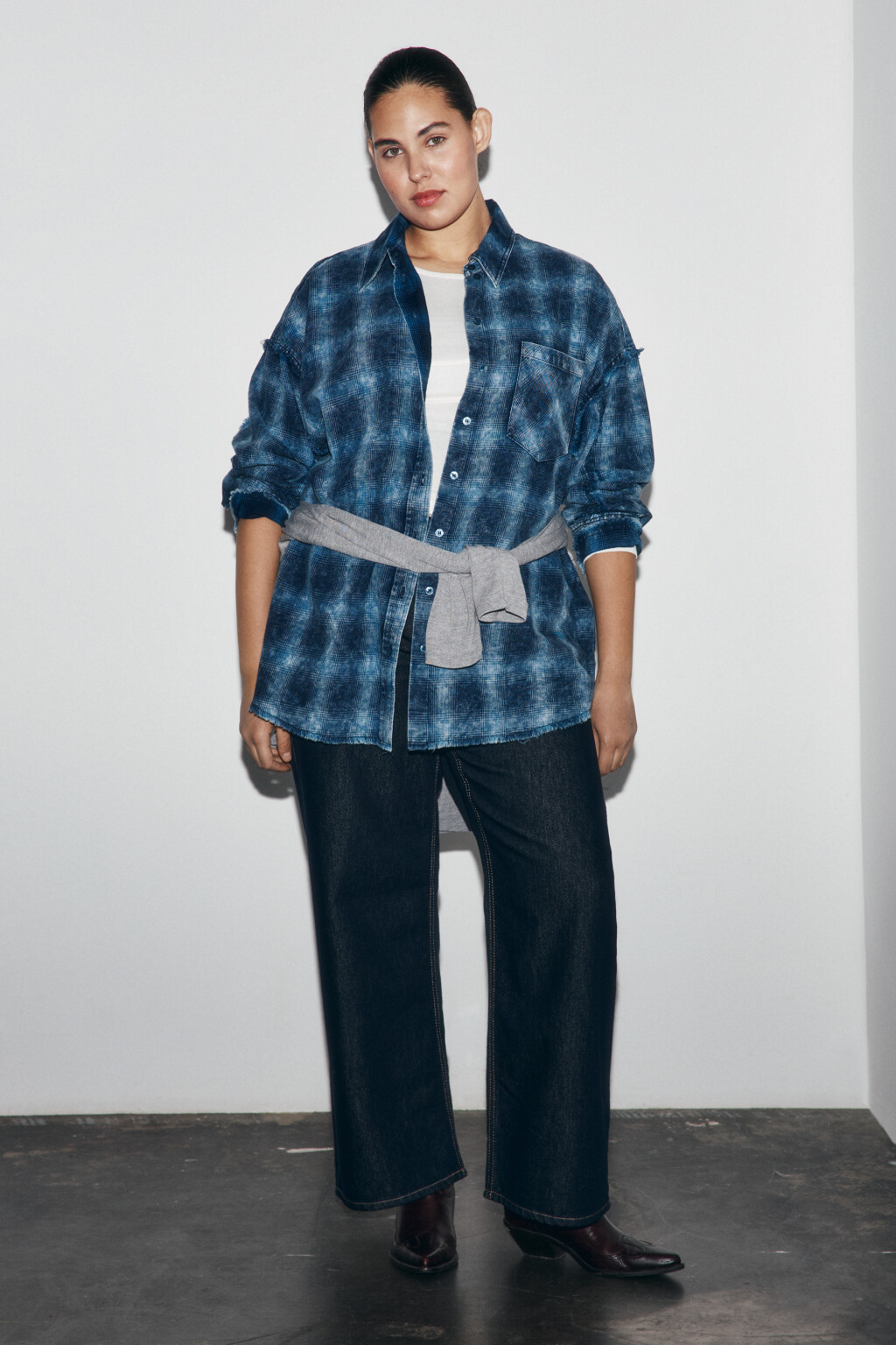 Рубашка рваная в вареным эффектом - цвет синий - 4