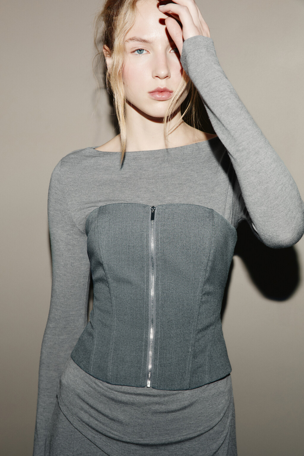 Топ-корсет костюмный на молнии - цвет серый - 2
