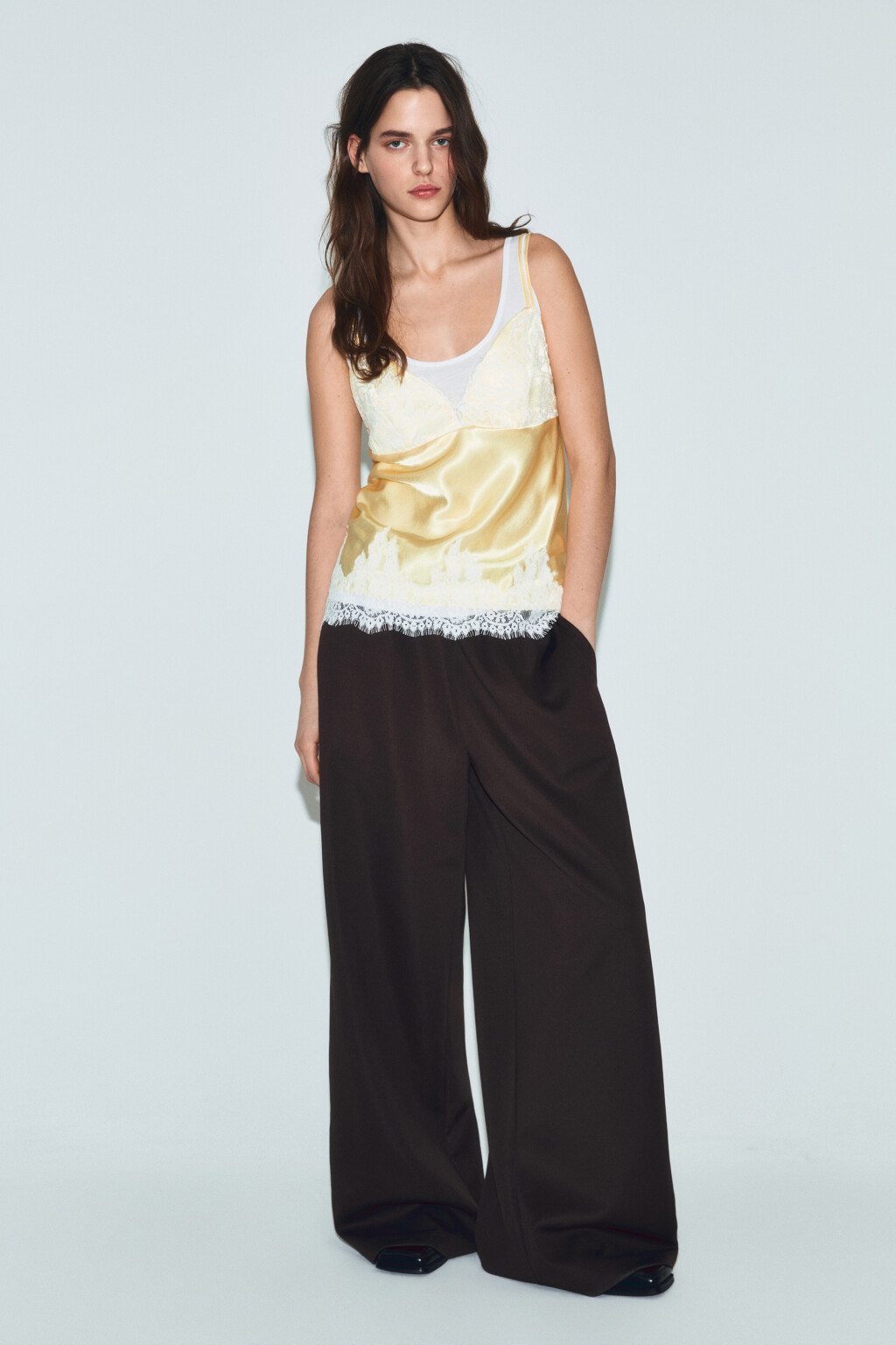 Майка-топ атласная с кружевом - цвет желтый - 4