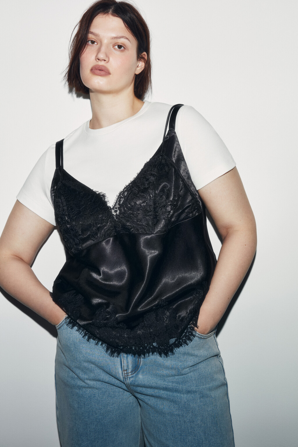 Майка-топ атласная с кружевом - цвет черный - 1