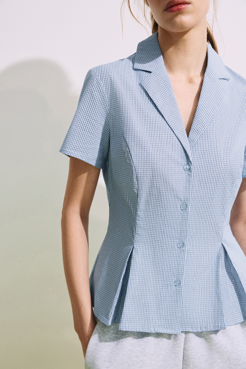 рубашка приталенная в клетку с защипами  - цвет голубой - 6