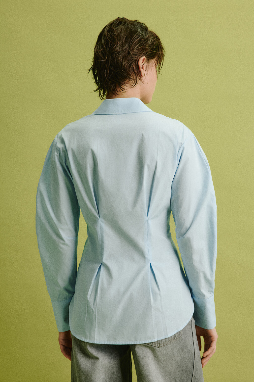 Рубашка приталенная с защипами - цвет голубой - 3