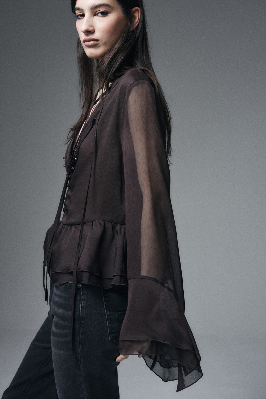 Блузка шифоновая на завязках с воланами - цвет коричневый - 1