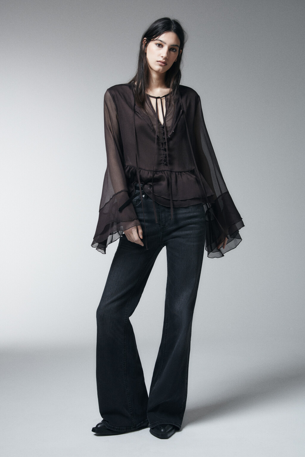 Блузка шифоновая на завязках с воланами - цвет коричневый - 4