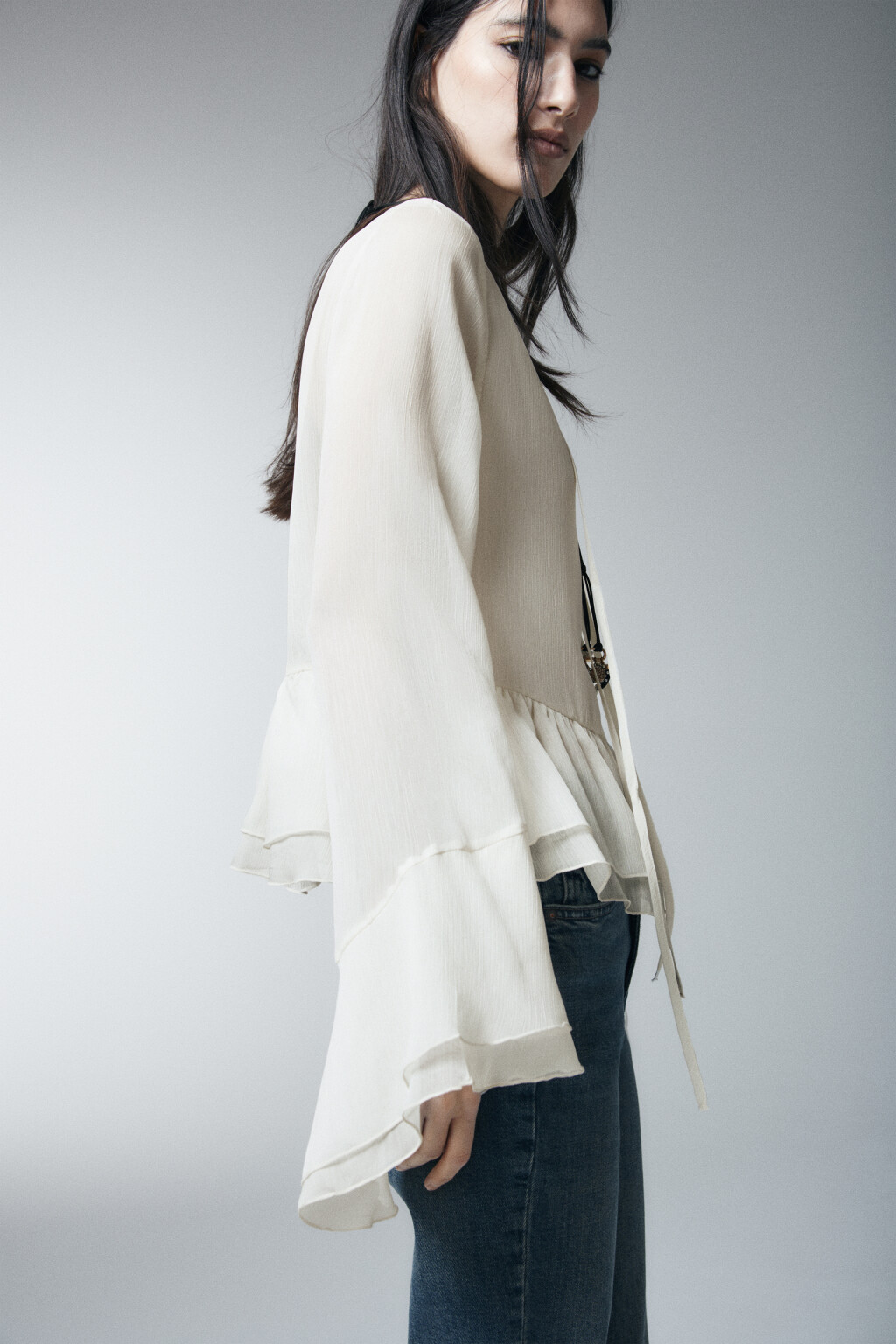 Блузка шифоновая на завязках с воланами - цвет молочный - 2