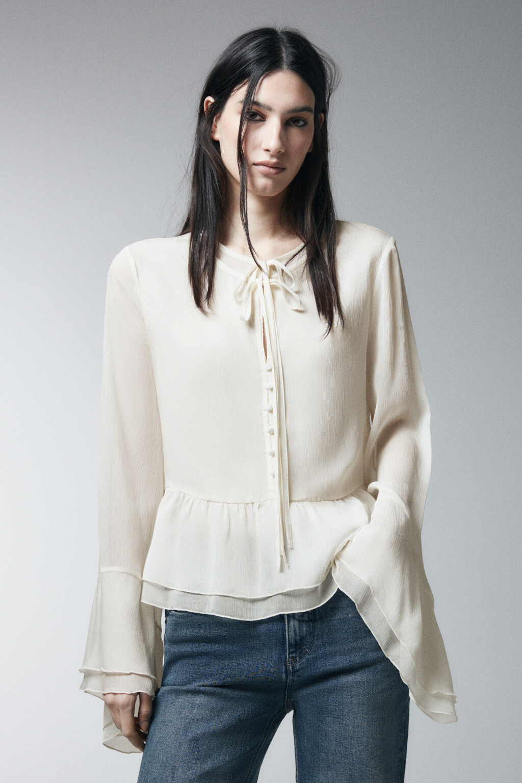 Блузка шифоновая на завязках с воланами - цвет молочный - 3