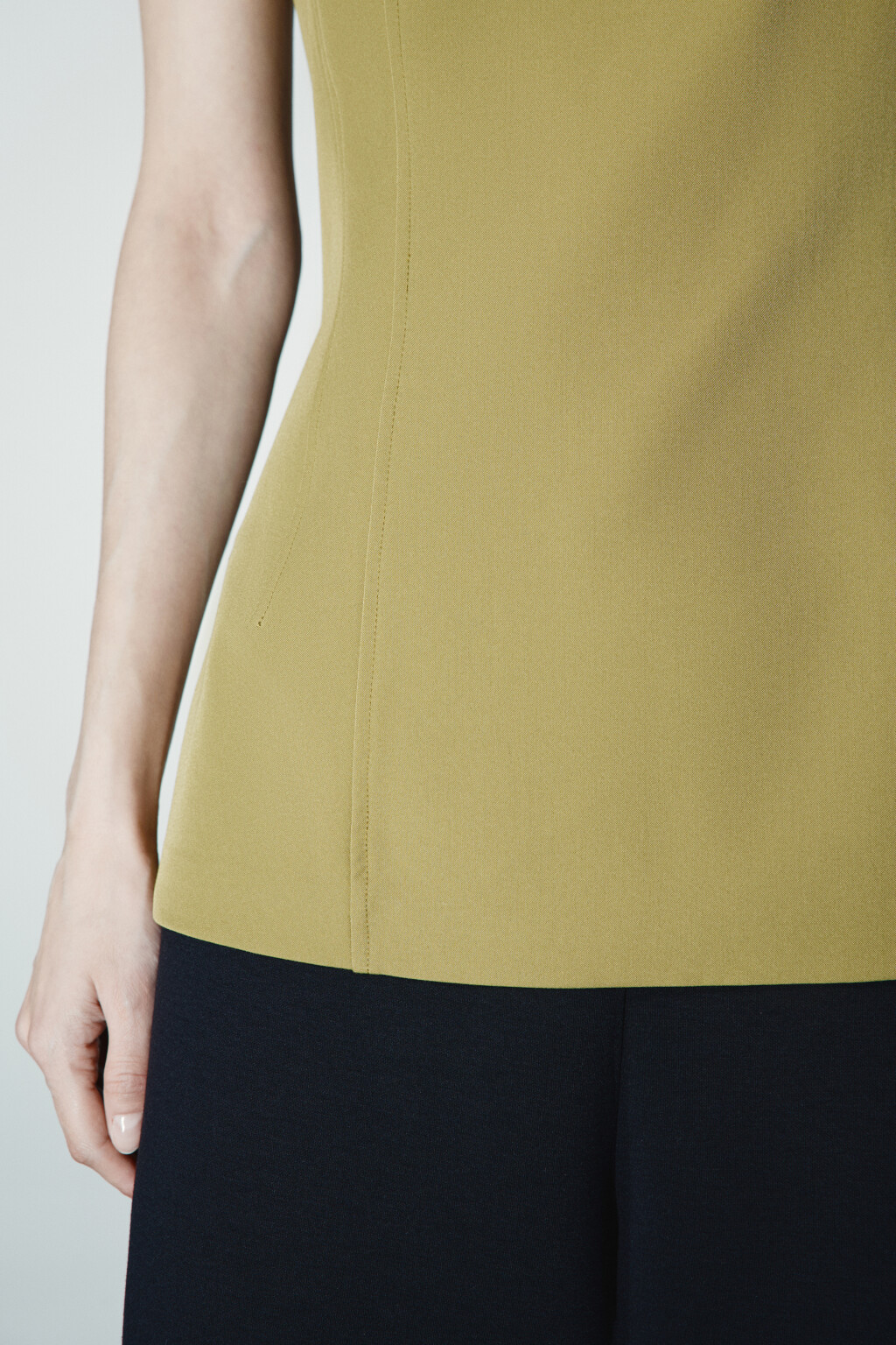 Блузка-жилет приталенная - цвет зеленый - 6