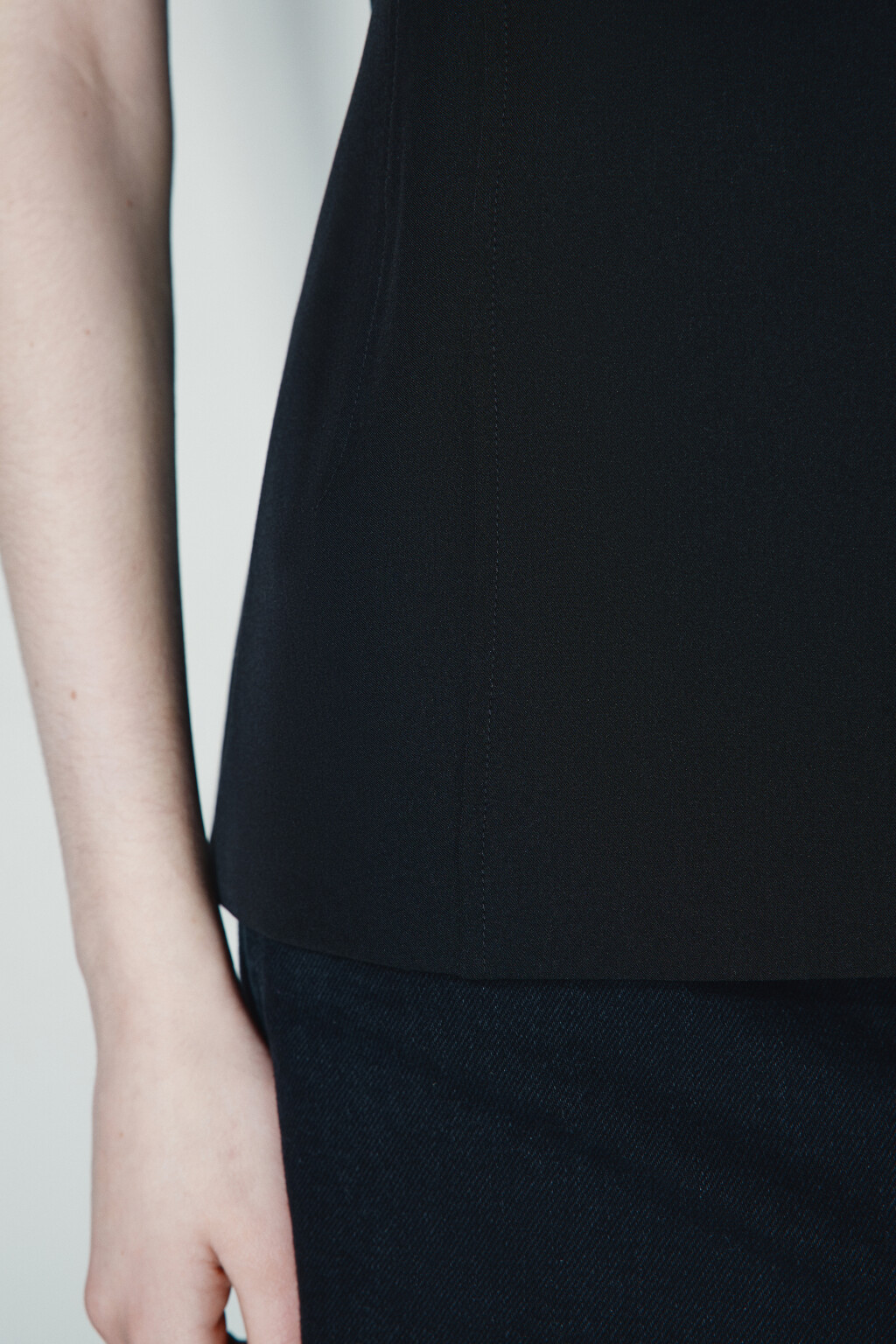 Блузка-жилет приталенная - цвет черный - 6