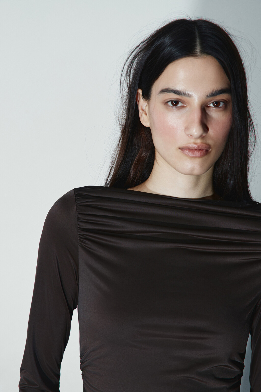 Блузка полуприлегающая с оборками - цвет коричневый - 5