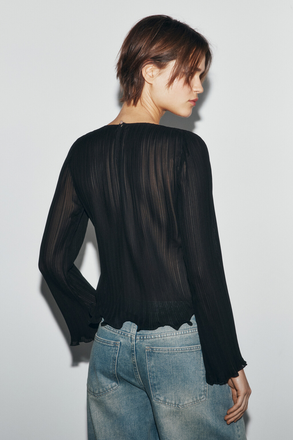 Блузка в рубчик с воланами - цвет черный - 3