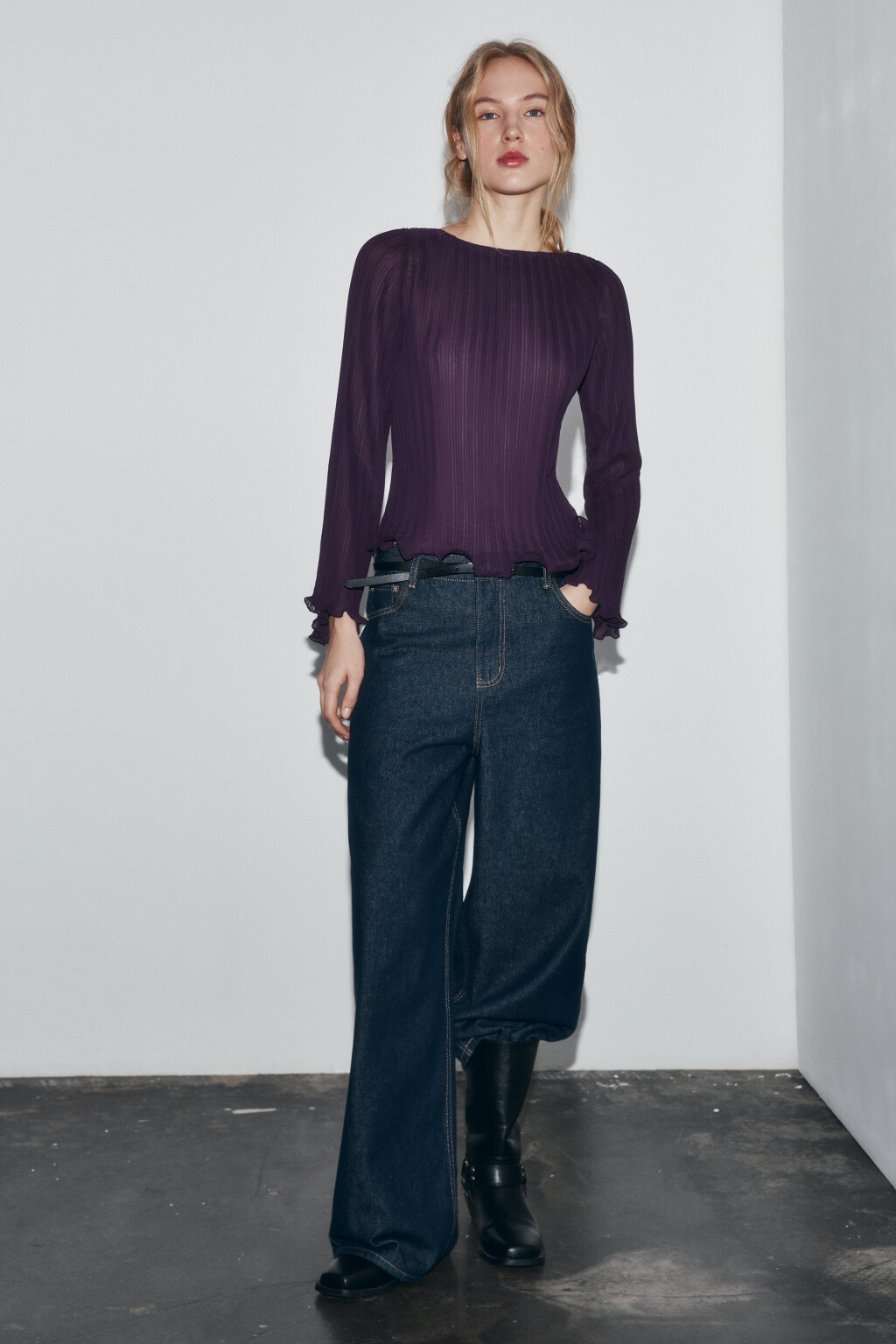 Блузка в рубчик с воланами - цвет фиолетовый - 5