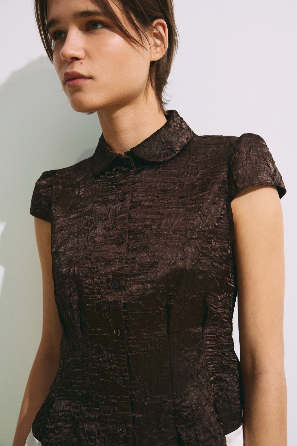 Блузка из жатого сатина - цвет коричневый - 6