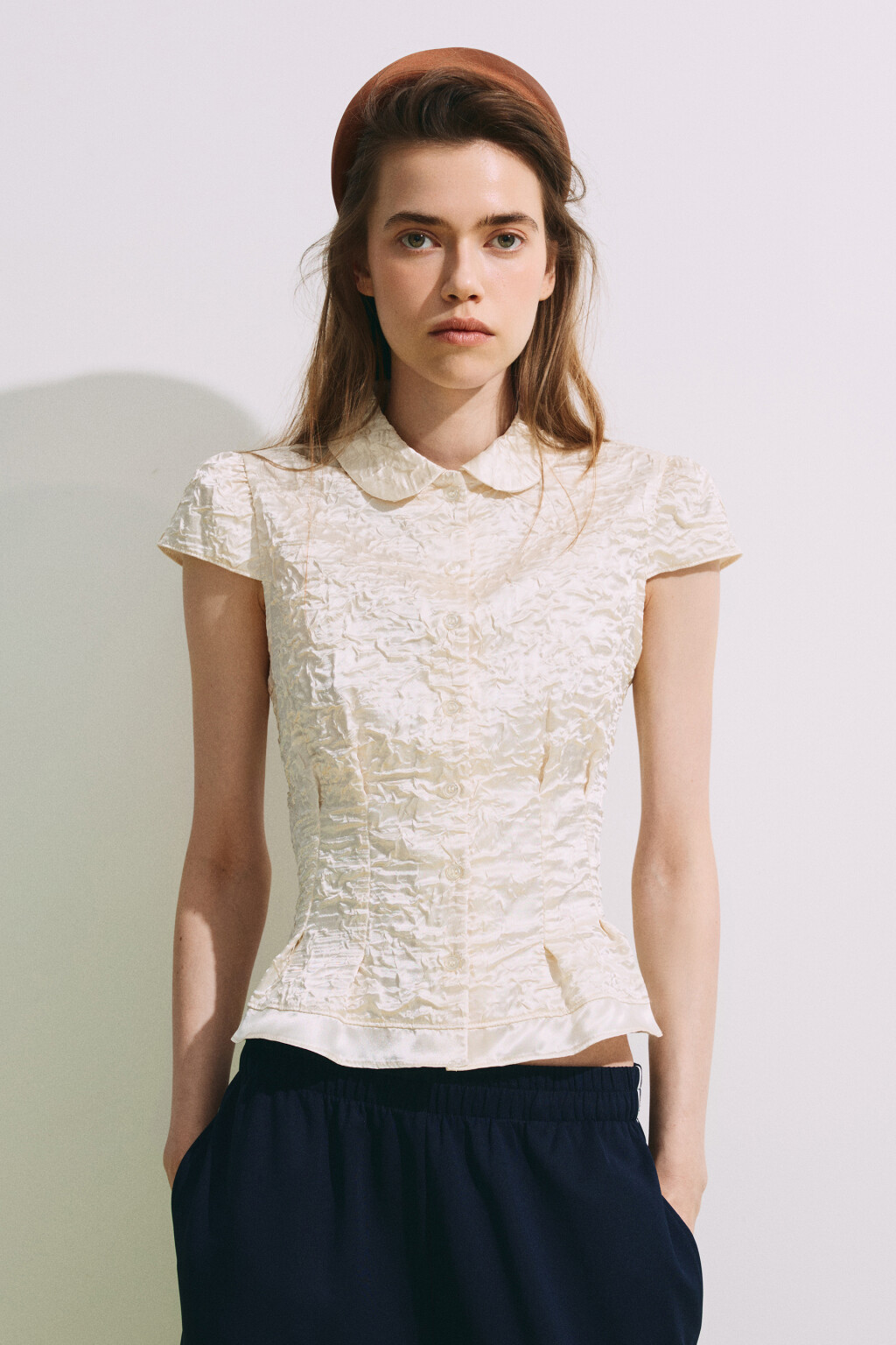 Блузка из жатого сатина - цвет молочный - 2