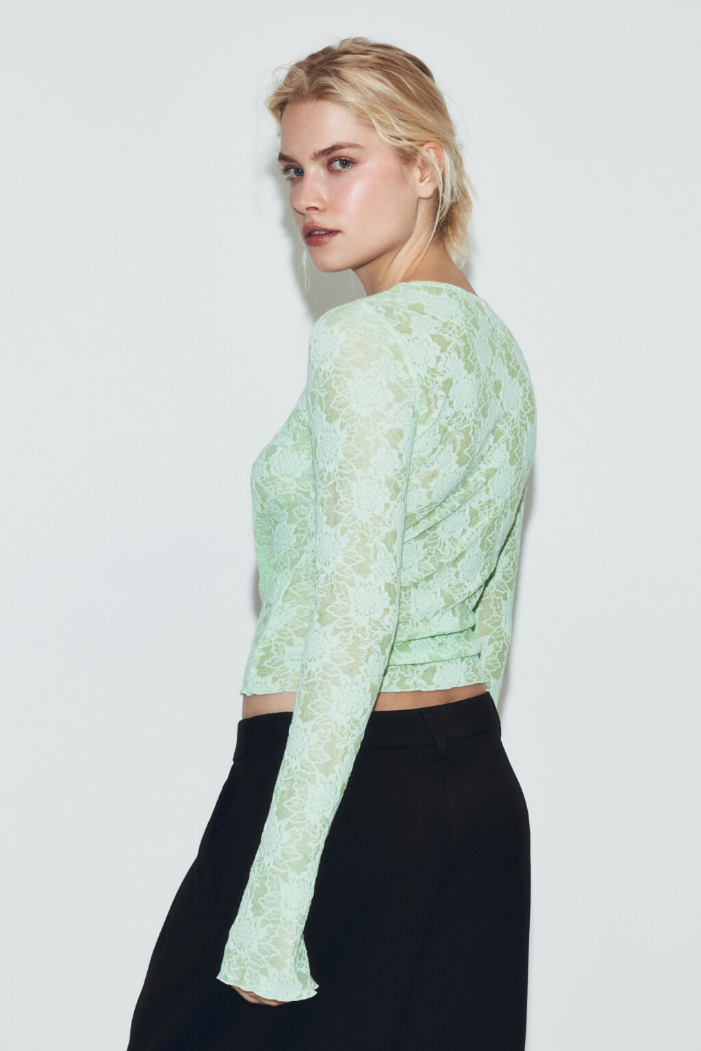 Лонгслив полуприлегающий ажурный - цвет зеленый - 3