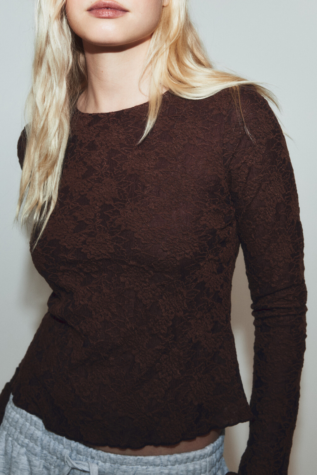 Лонгслив полуприлегающий ажурный - цвет коричневый - 6
