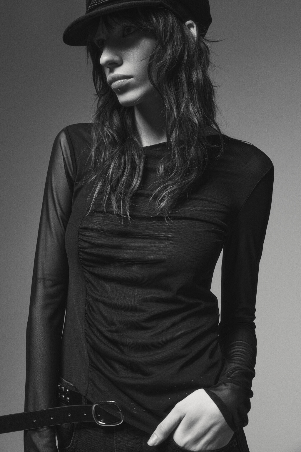 Блузка сетчатая с асимметричным низом - цвет черный - 1