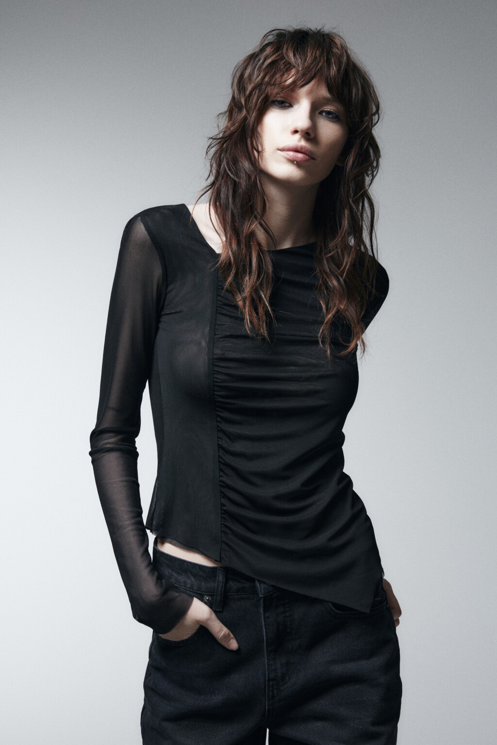 Блузка сетчатая с асимметричным низом - цвет черный - 2