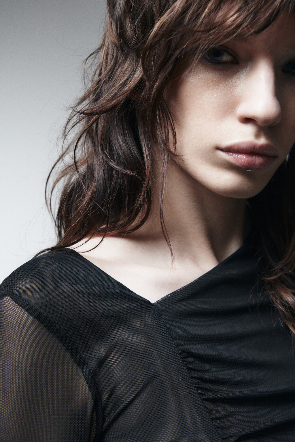 Блузка сетчатая с асимметричным низом - цвет черный - 5