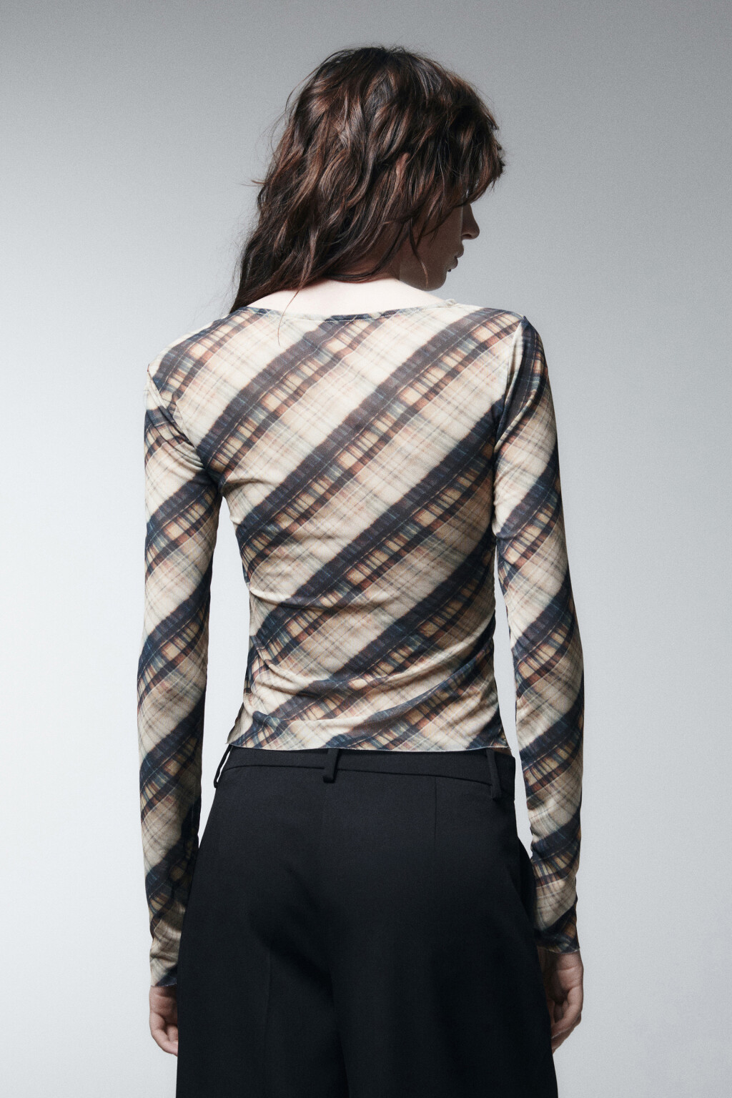 Блузка сетчатая с асимметричным низом - цвет бежевый - 3