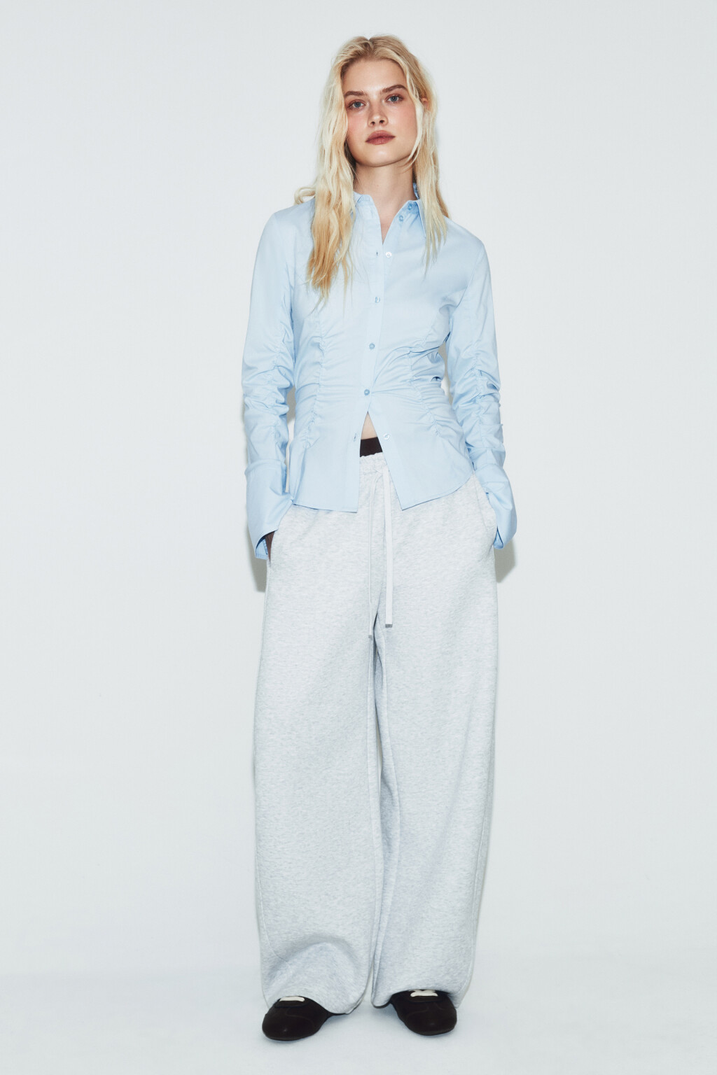 Блузка приталенная со сборками - цвет голубой - 5