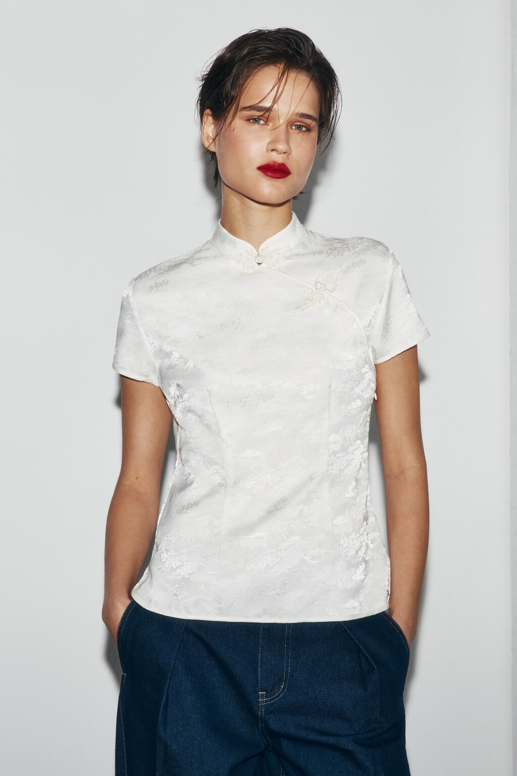 Блузка атласная в азиатском стиле - цвет белый - 4