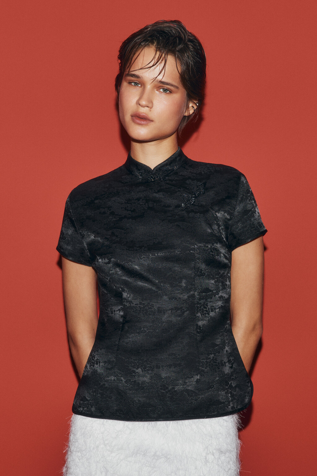 Блузка атласная в азиатском стиле - цвет черный - 4