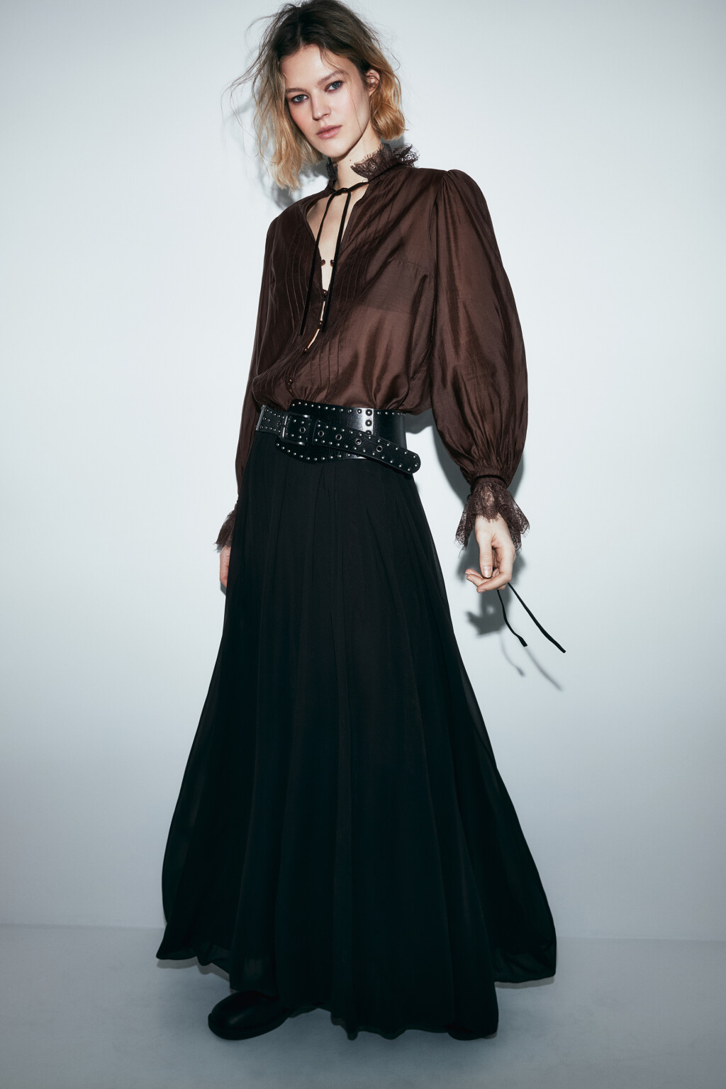 Блузка шифоновая с кружевными манжетами и воротником - цвет коричневый - 2