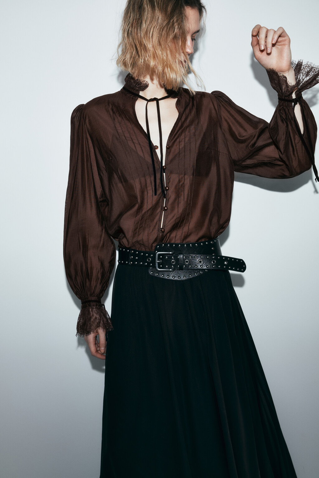 Блузка шифоновая с кружевными манжетами и воротником - цвет коричневый - 3