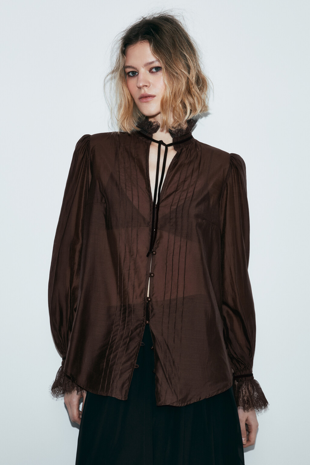 Блузка шифоновая с кружевными манжетами и воротником - цвет коричневый - 4