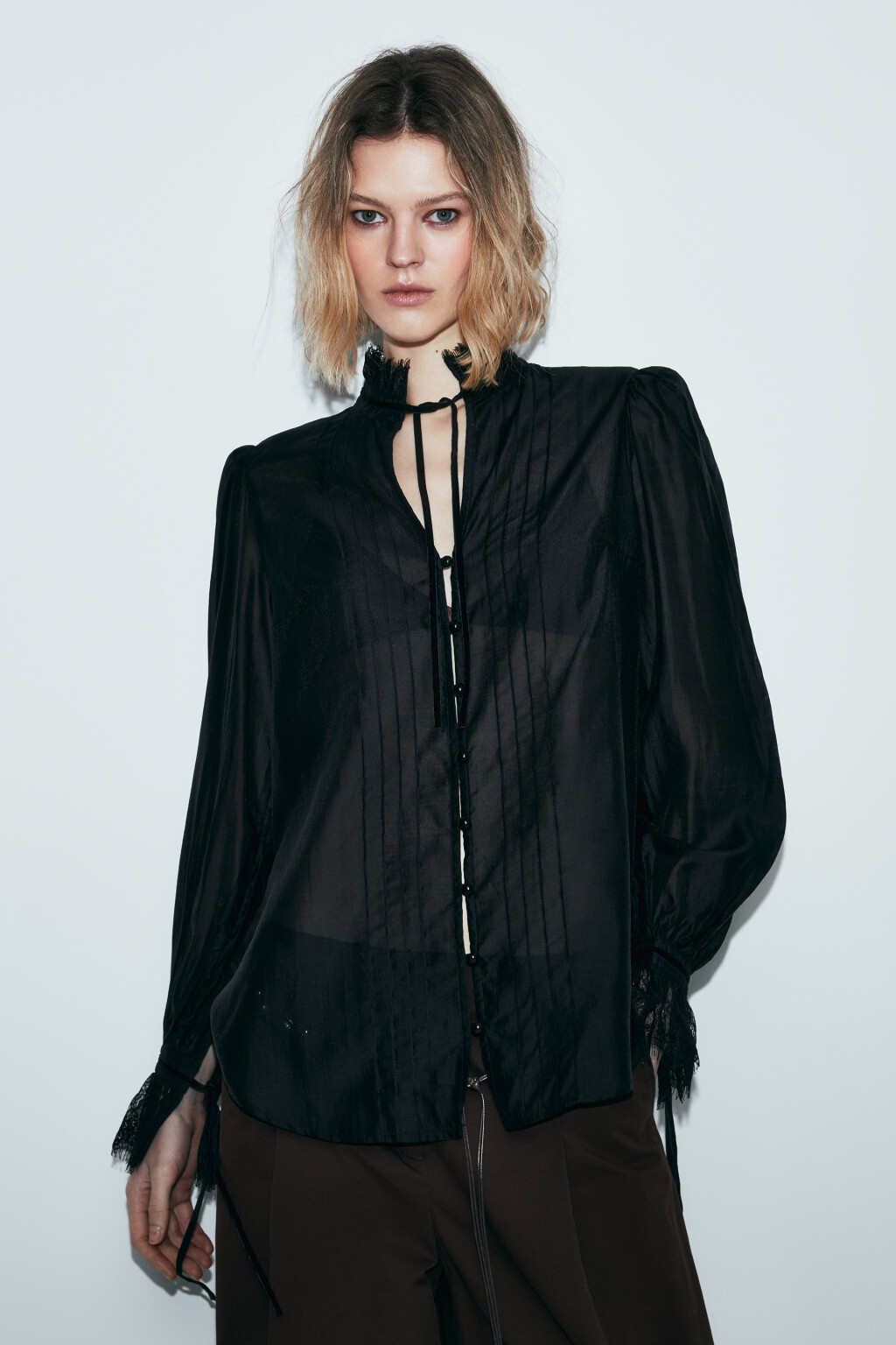 Блузка шифоновая с кружевными манжетами и воротником - цвет черный - 3