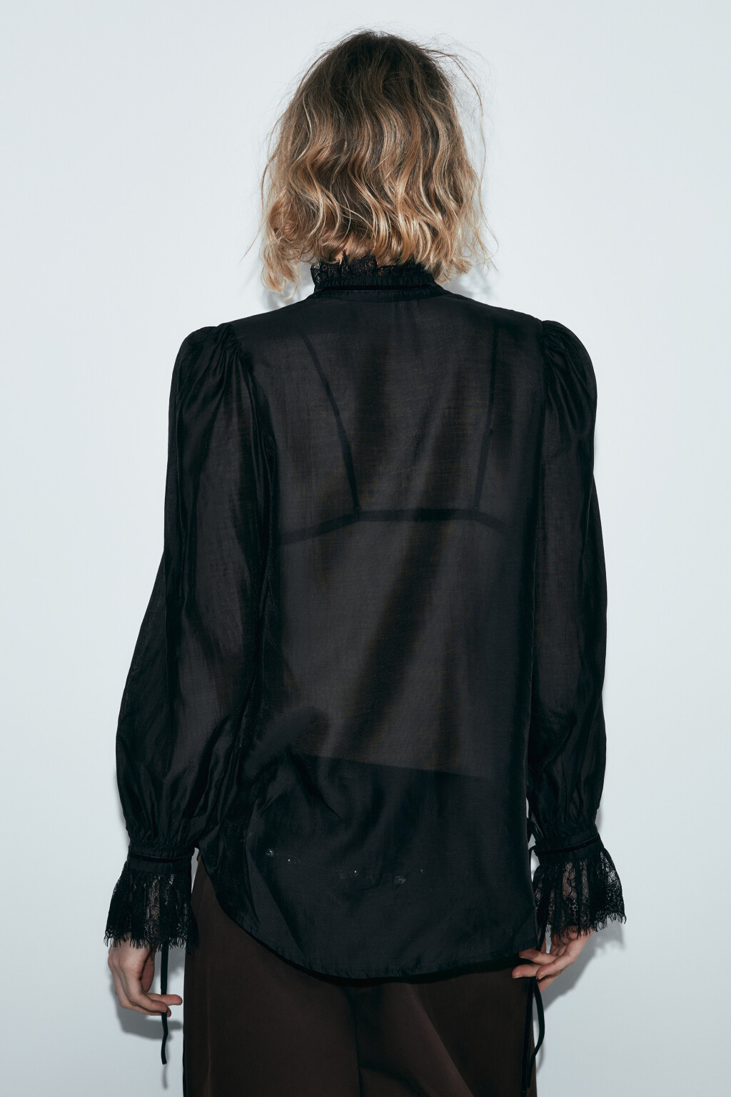 Блузка шифоновая с кружевными манжетами и воротником - цвет черный - 4