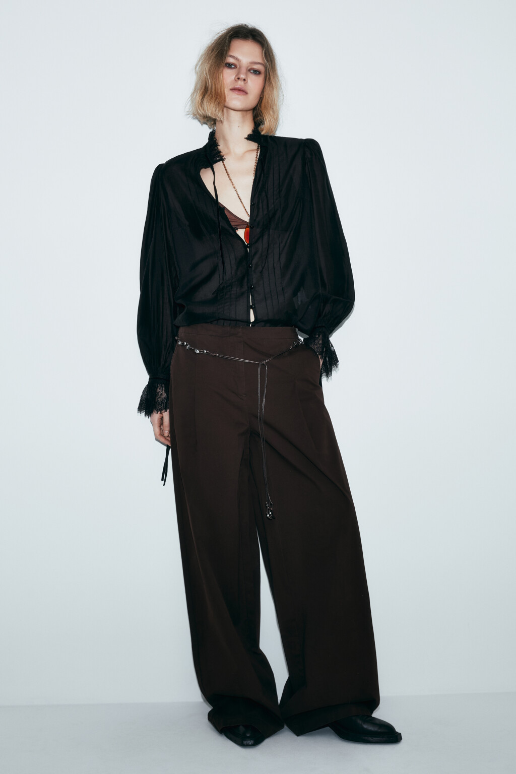 Блузка шифоновая с кружевными манжетами и воротником - цвет черный - 5