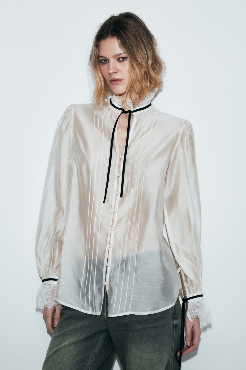Блузка шифоновая с кружевными манжетами и воротником - цвет молочный - 3