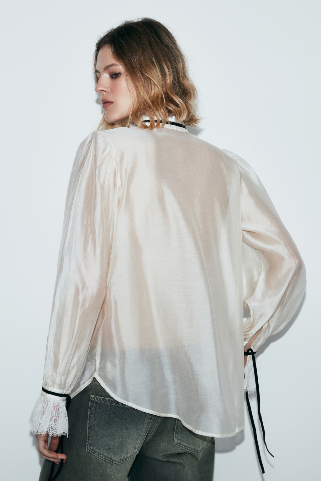 Блузка шифоновая с кружевными манжетами и воротником - цвет молочный - 4
