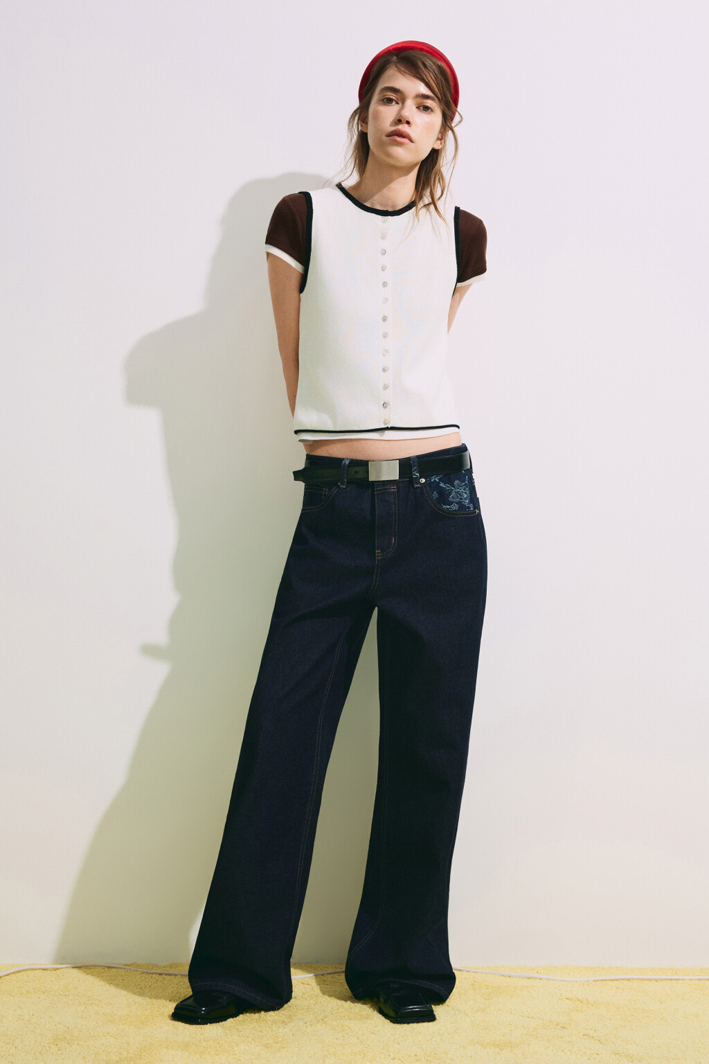 Жилет с контрастной окантовкой - цвет молочный - 4