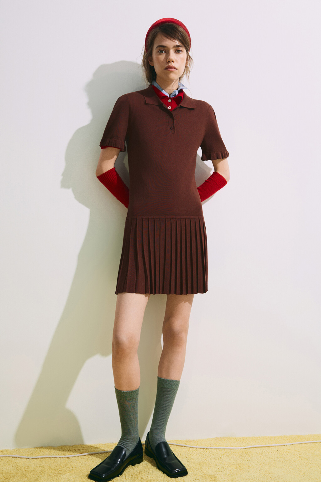 Платье-поло мини с юбкой в складку - цвет коричневый - 2