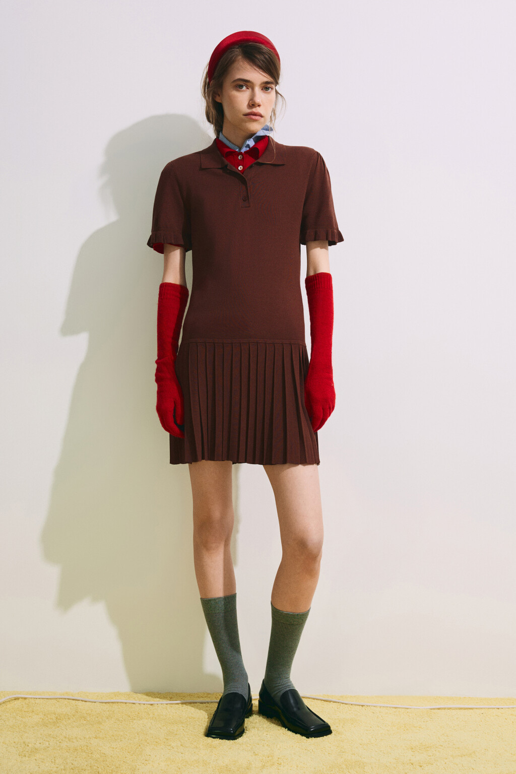 Платье-поло мини с юбкой в складку - цвет коричневый - 5