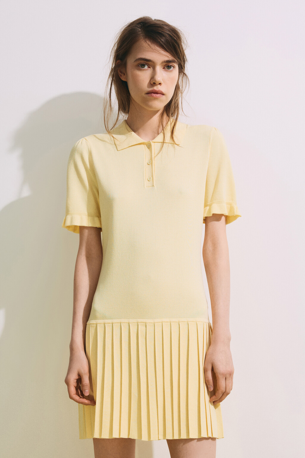 Платье-поло мини с юбкой в складку - цвет желтый - 3