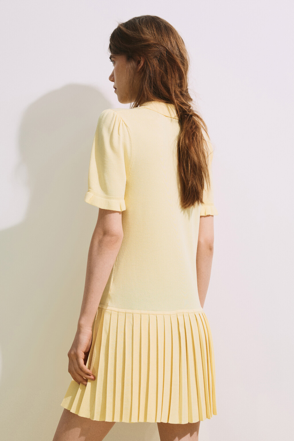 Платье-поло мини с юбкой в складку - цвет желтый - 4