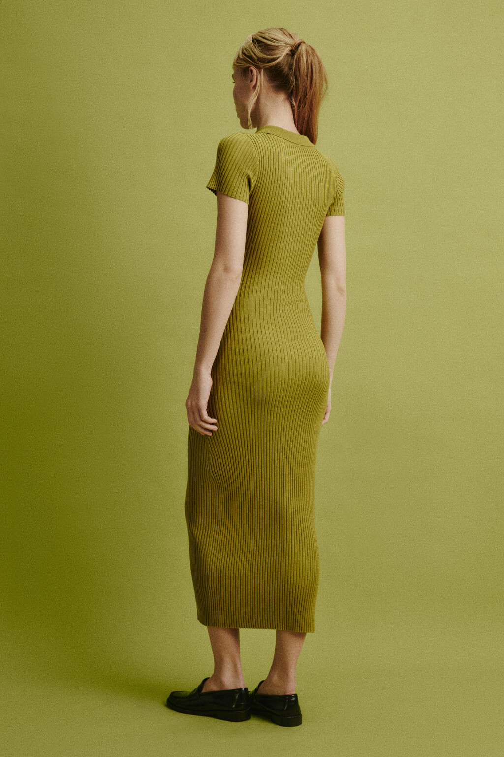 Платье-поло макси облегающее в рубчик - цвет зеленый - 4